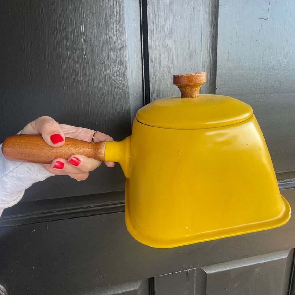 1970s vintage yellow enamel pot - Picture 3 of 5
